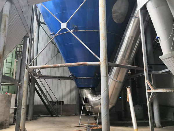 Centrifugal spray dryer